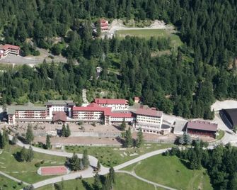 Bella Italia & Efa Village - Forni Avoltri - Edificio