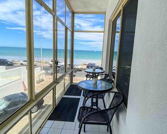 Unwind @ Esplanade Beach Escape No 5 - Glenelg North - Balkon