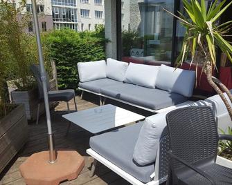 Hotel Crocus Caen Memorial - קאה - פטיו