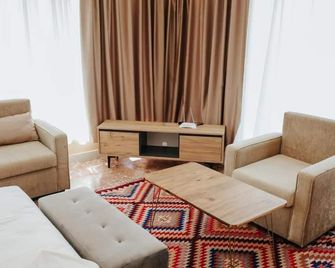 Hotel Kristal - Korçë - Sala de estar