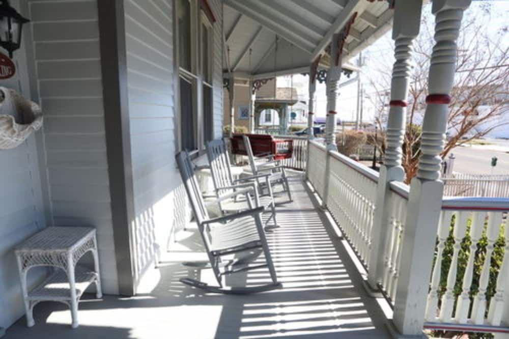 Beauclaires Bed & Breakfast Inn - קייפ מיי - מרפסת