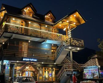 Cafe Saffron Sips & Stays - Manali - Edificio