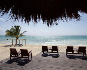 Akumal Bay Beach & Wellness Resort - Akumal - Beach