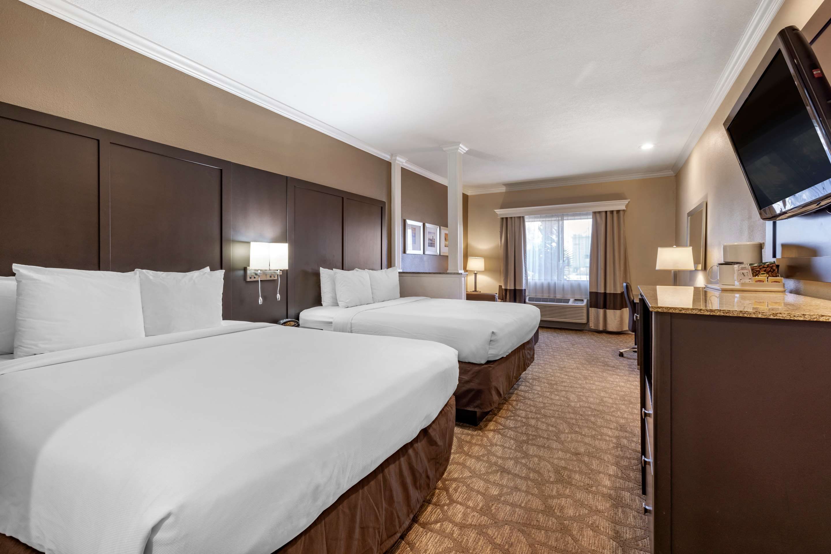 كومفرت إن آند سويتس هانتينجتون بيتش