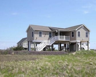 Your LBI Bay Escape. Relax and unwind at our charming 3 bedroom minutes from LBI - Manahawkin - Building