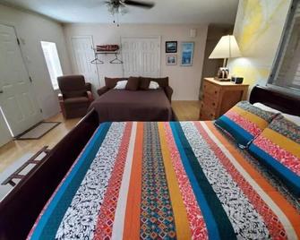 Casita on Arabella Mountain - Fort Davis - Bedroom