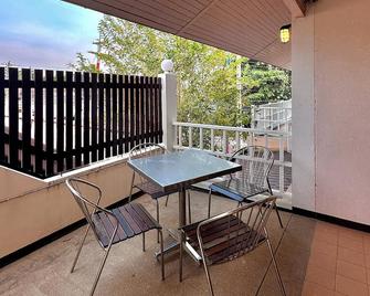 The Nine Bed & Restaurant - Kanchanaburi - Balkon