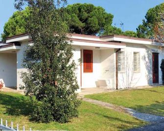 Bibione Pineda villa with garden and BBQ - Brussa