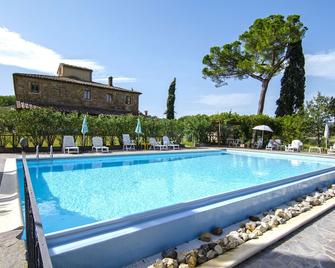 Apartment On The First Floor With A View Of The Village - Torrita di Siena - Pool