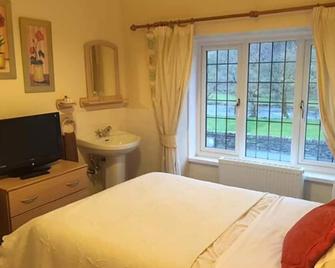 Dragon Bed and Breakfast - בטווס אי קואד - חדר שינה