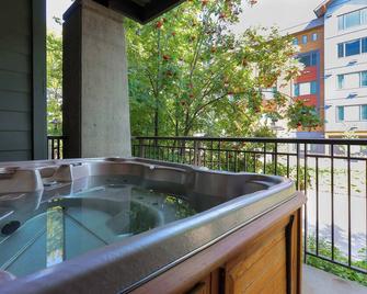 Slalom Creek 2 Bedroom & Den - Rossland - Balcony