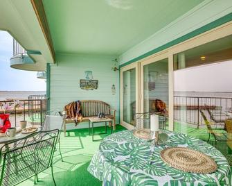 Resort-Style Lake Conroe Retreat with Balcony and View - Willis - Balcony