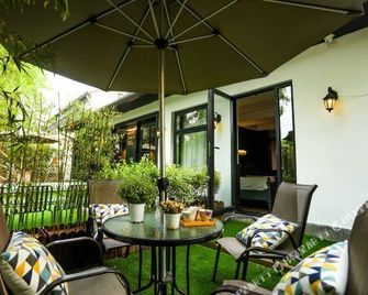 Xuanlan Xiaozhu Holiday Hostel - Hangzhou - Patio