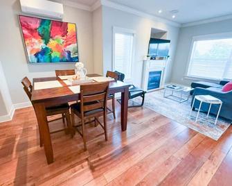 Stunning Portland Condo: Parking, River & Dining - Portland - Dining room