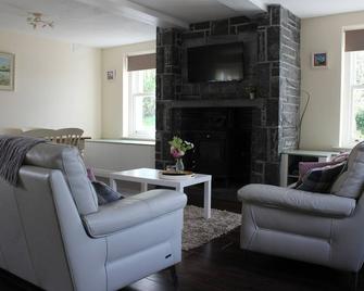 Charming 3-bedroom cottage in Dromineer, Lough Derg with WiFi - Nenagh - Wohnzimmer