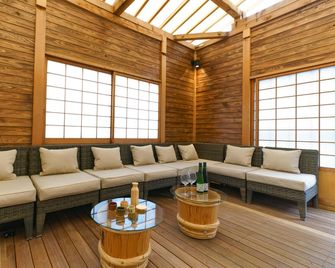 Konjakuso Osaka Shinsaibashi 'Tarukaisen' Rooftop Spa - Osaka - Sala de estar