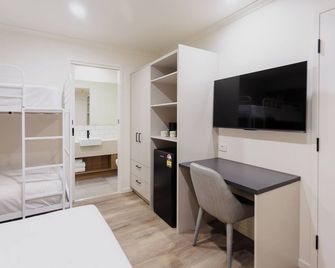 Coomera Lodge Hotel - Cedar Creek, Gold Coast