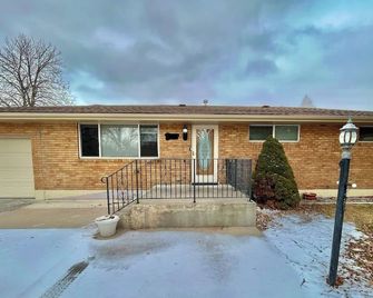 Newly Renovated Home w Garage Near Old Town - Pocatello - Building