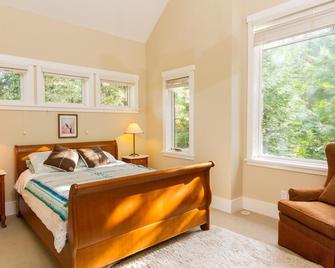 Spacious Town Home With Private Hot Tub - Whistler - Sovrum
