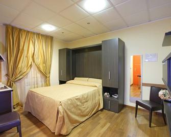 Hotel Iris - Genoa - Phòng ngủ