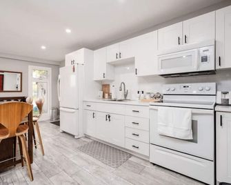 Waterfront Bliss Firepit And Bbq - Hanover - Kitchen