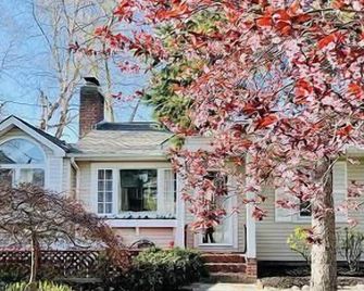 Sea Cliff Charm: 5 Mins to Beach, Firepi - Wading River