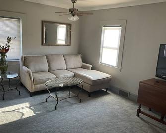 Wellington Place Historic charm with everything you need - Baldwinsville - Sala de estar