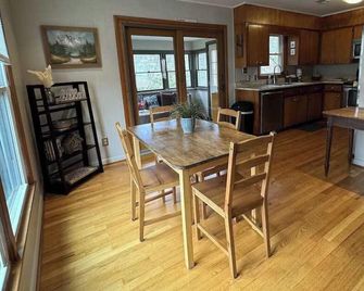Sunny Retreat - Lake Junaluska