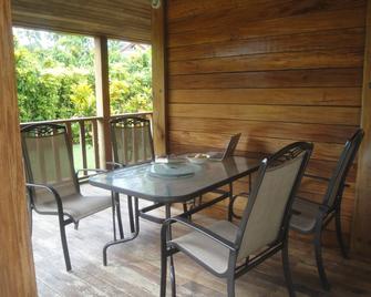 Your All Mahogany Villa with Pool - Pacific Harbor - Balcone