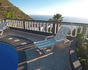 Arcos Grands Suites with enormous and private pool. - Estreito da Calheta - Varanda