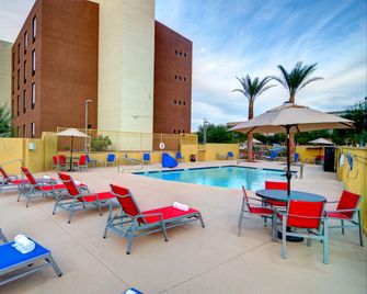 Holiday Inn Express & Suites Phoenix North - Scottsdale By IHG - Phoenix - Pool
