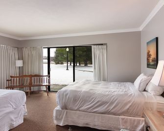 Ski Boyne Mountain Resort I Dog Friendly I Lake Views - Boyne Falls - Bedroom