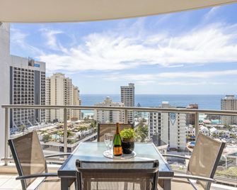 Holiday Holiday Chevron Renaissance - Surfers Paradise - Balcony