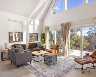 Pet-friendly retreat in Granbury with loft, fire pit, and boat launch 2 mi away. - Granbury - Olohuone