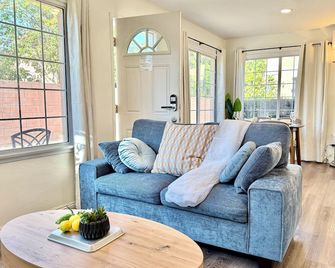 Jie choice - The 1b1b Gladys Hideaway - Monterey Park - Living room