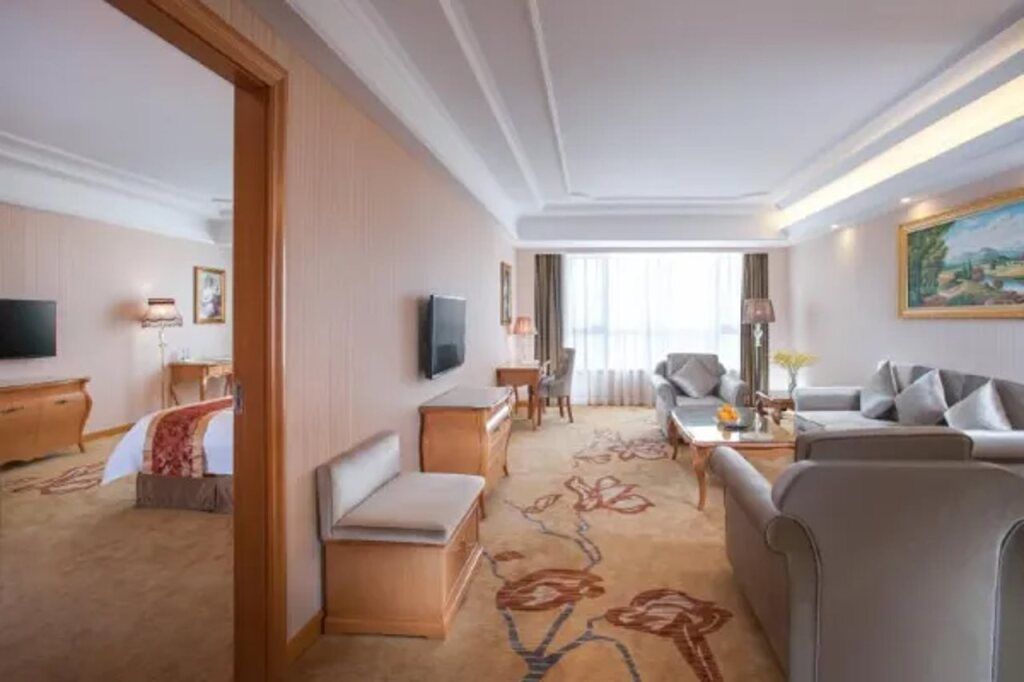 Vienna Hotel Guangdong Gaozhou City East Passenger Depot
