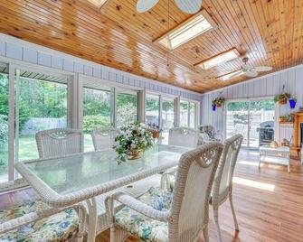 French-Inspired Townhome 9 Mi to Saratoga Springs! - Malta - Jídelna