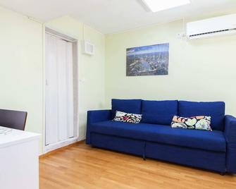 Classic Retire with Outstanding Lycabettus View - Athens - Living room