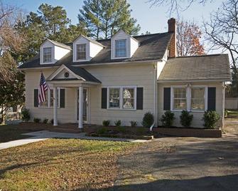 Relax, Recharge And EnjoyNear Williamsburg Walk To Restaurants and Shops - Gloucester - Building