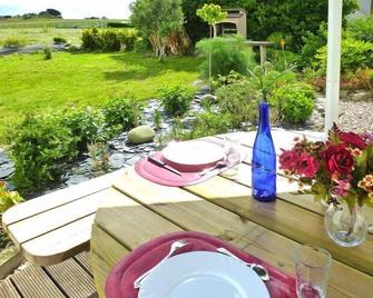 Holiday home close to beach, Cléder - Cléder - Patio
