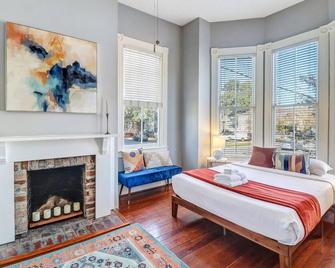 Bright Inviting Digs w/ Amazing Patio Steps to Forsyth by Lucky Savannah - Savannah