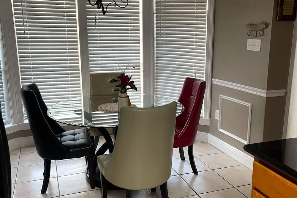 Mardi Gras Home Base -Prime Nola Location - نيو اورليانز - غرفة طعام