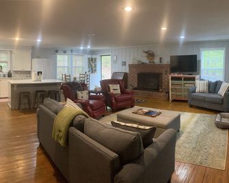 Cabin In The Cove - Boathouse - Dog Friendly - Guntersville - Soggiorno