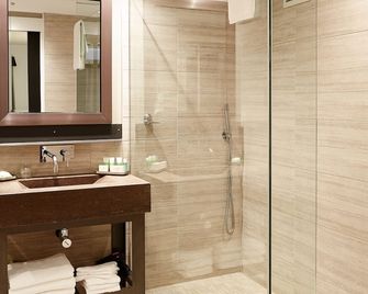 Hotel Le Dauphin Montreal-Longueuil - Longueuil - Baño