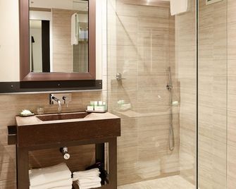 Hotel Le Dauphin Montreal-Longueuil - Longueuil - Bathroom