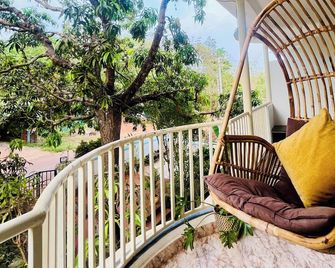 Aamra Ghar by evaddo stays - Mandrem - Balcony