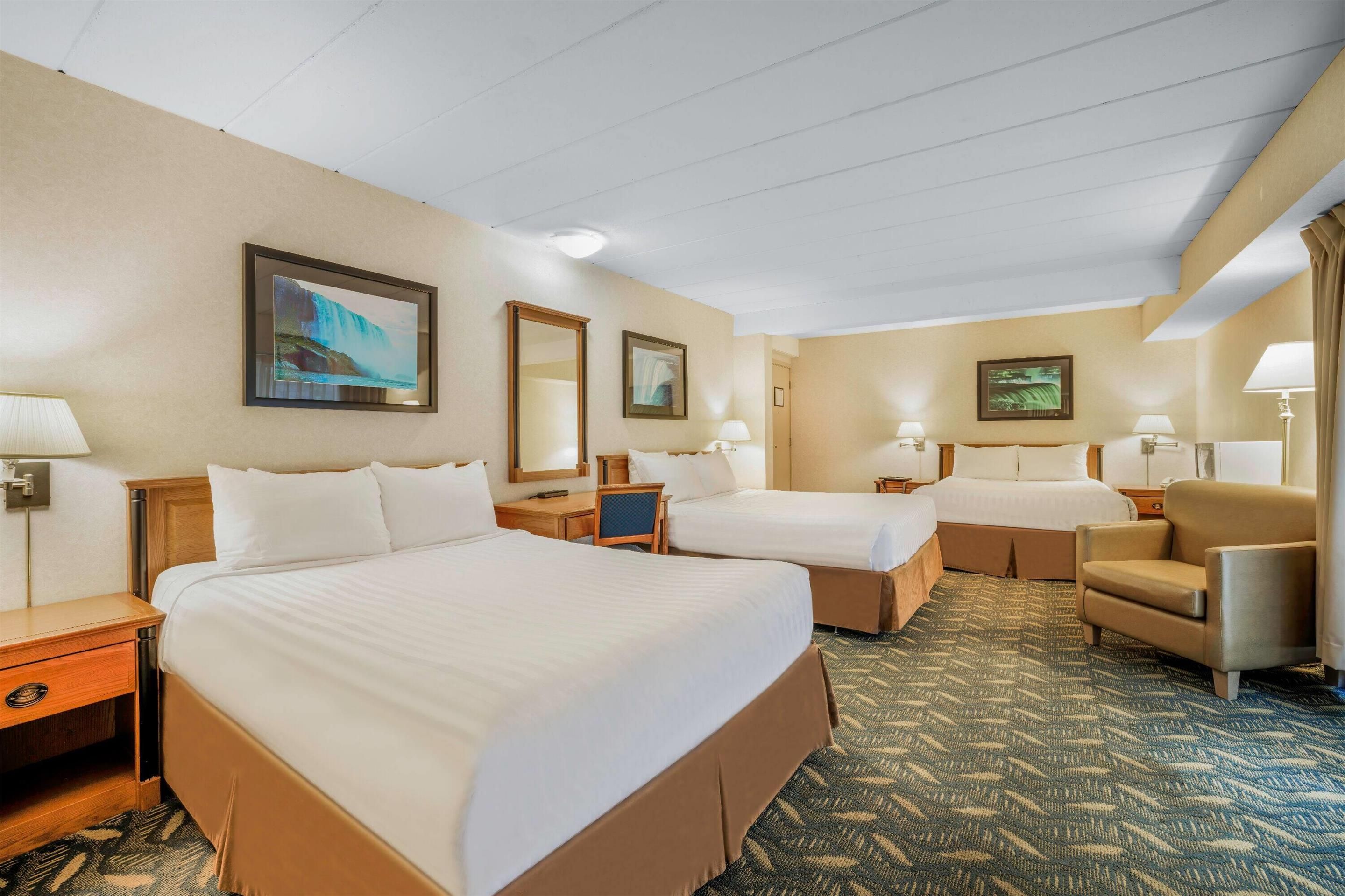Travelodge by Wyndham Niagara Falls At the Falls - Niagara Falls - Bedroom