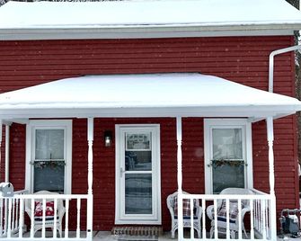 Afordable & Charming Home - Enjoy Urban Life & Nature! Hike, Bike, Shop & Dine! - Williamsburg - Patio