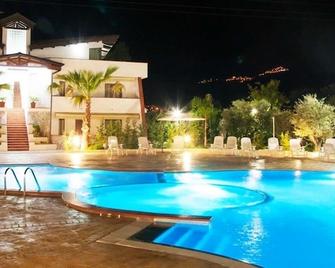 Suite Hotel Dominicus - Grisolia - Pool
