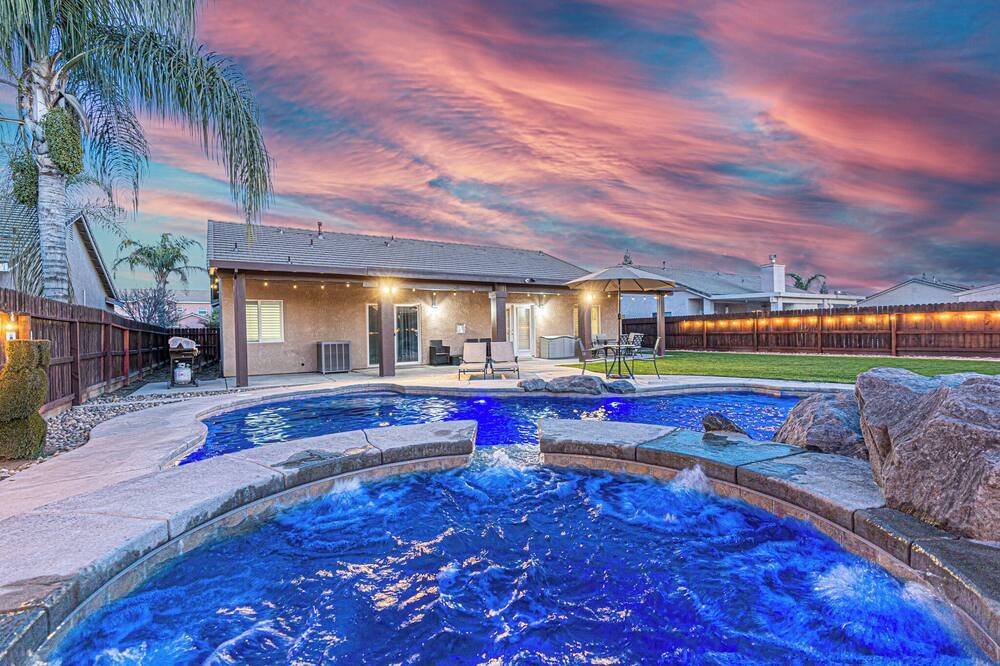 Beautiful Home with Pool & Hot Tub close to National Parks - Selma - Pool
